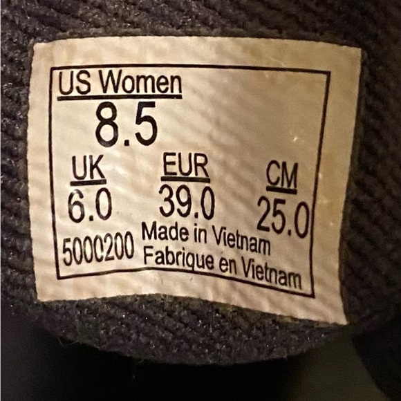 Women’s Vans.  Size 8.5.  Purple/violet color floral print.   In good shape. - Picture 4 of 5